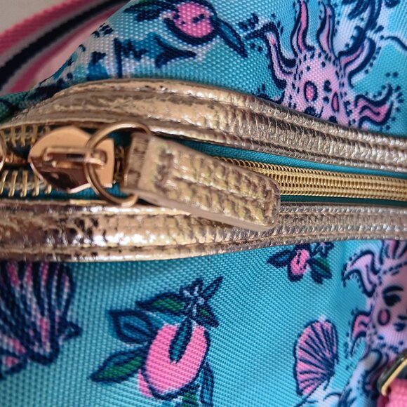 Lilly Pulitzer Overnight Duffle Amalfi Blue Lilly's Roadtrip EUC - Picture 9 of 17